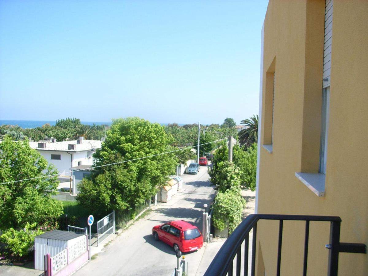 Residence Il Triangolo Roseto Degli Abruzzi Exterior foto